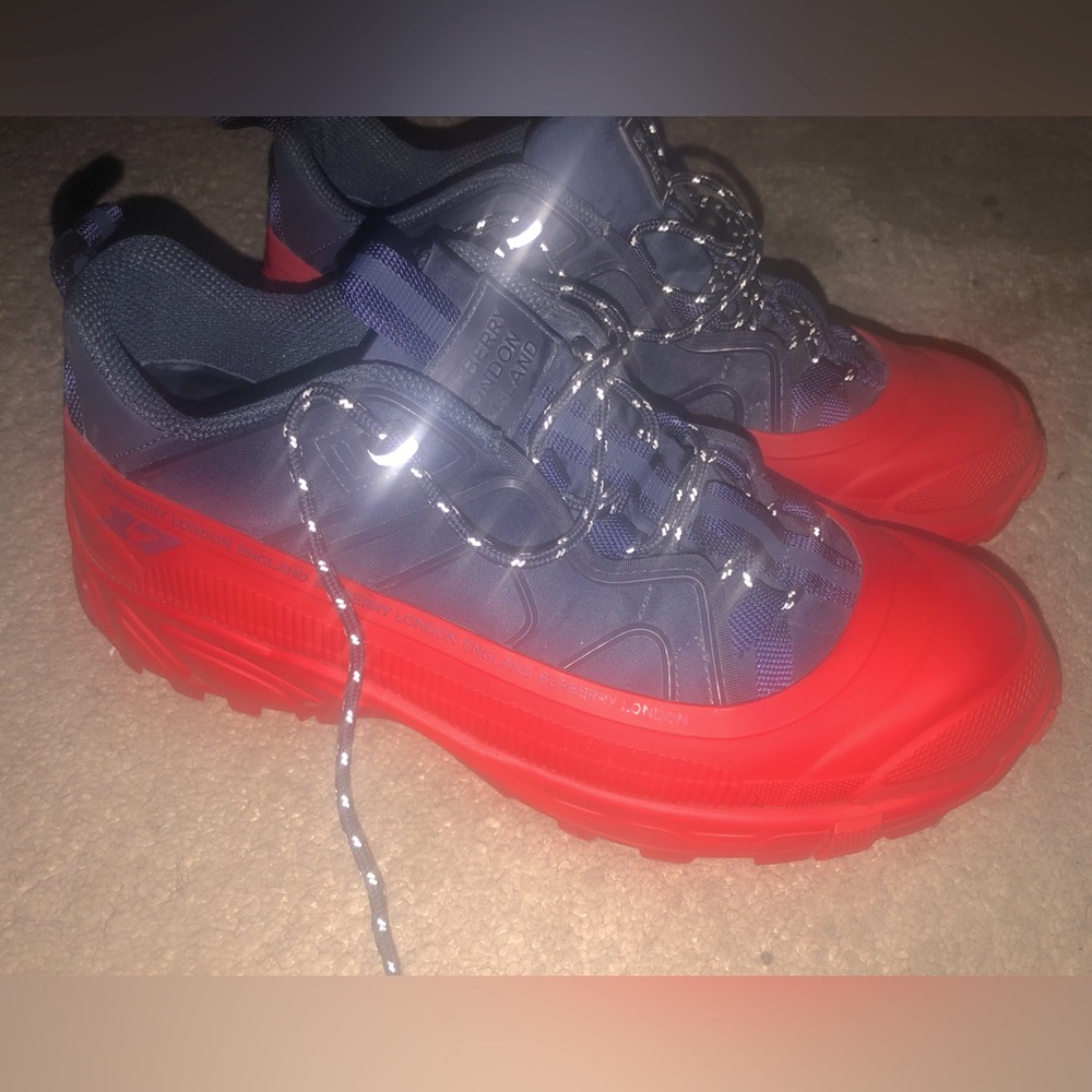 Burberry size 44 no box no scuffs no creases basically brand new will ship